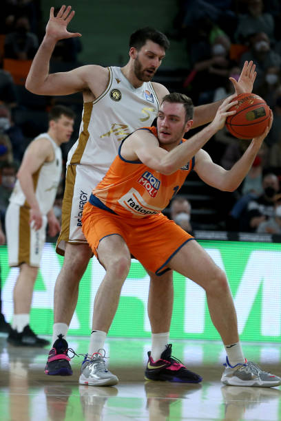 梅州队长廖均健：最难忘的瞬间是去年降级时，很多遗憾和不甘.